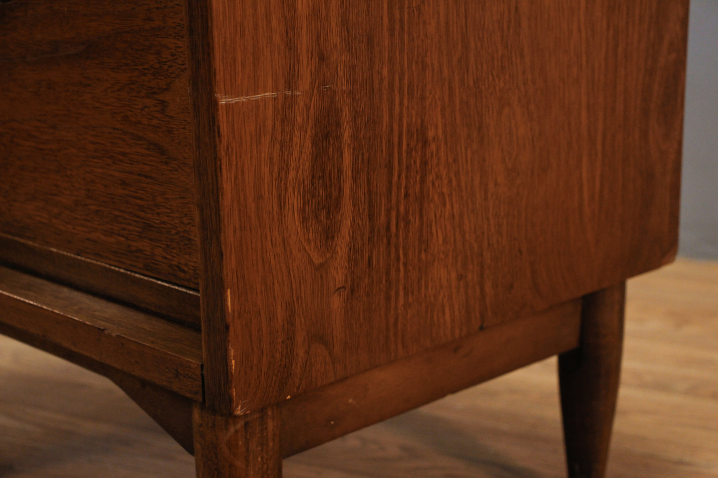 Mainline by Hooker 2-Drawer Nightstand