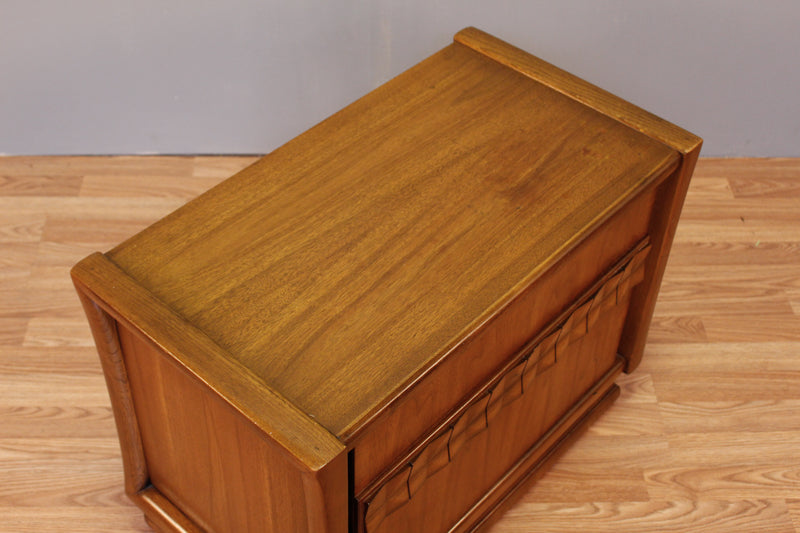 Wide Red Lion 2-Drawer End Table - ONLINE ONLY