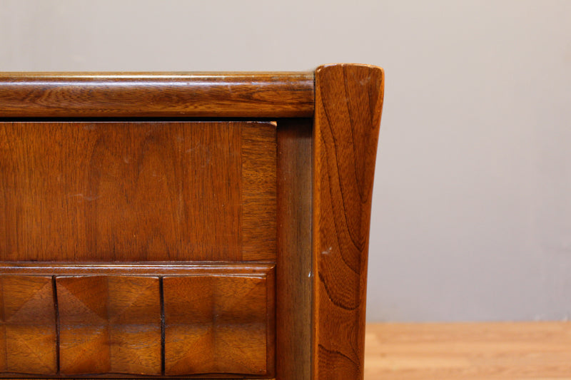Wide Red Lion 2-Drawer End Table - ONLINE ONLY