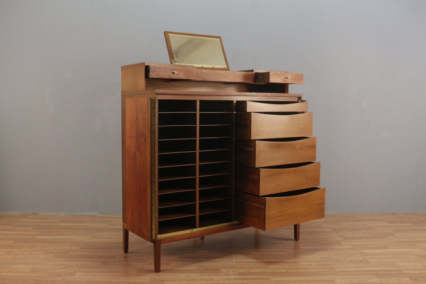 Paul McCobb 7-Drawer Bachelor's Chest
