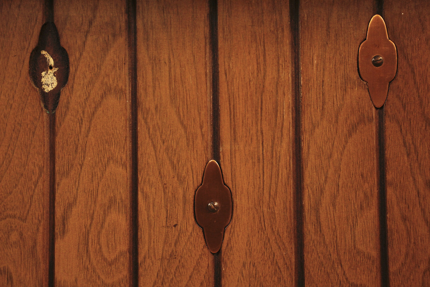 Mid Century Walnut 1-Door End Table
