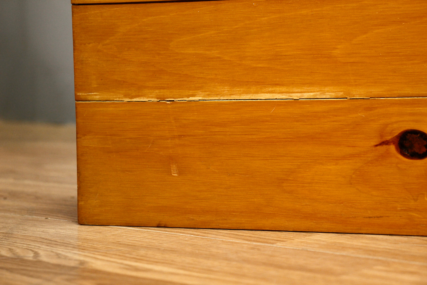 Pine Plank Trunk