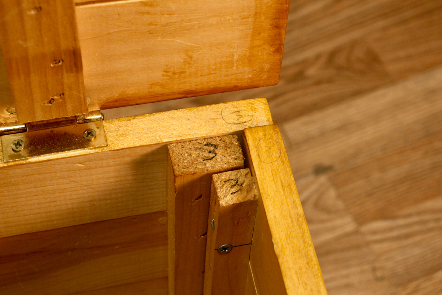 Pine Plank Trunk