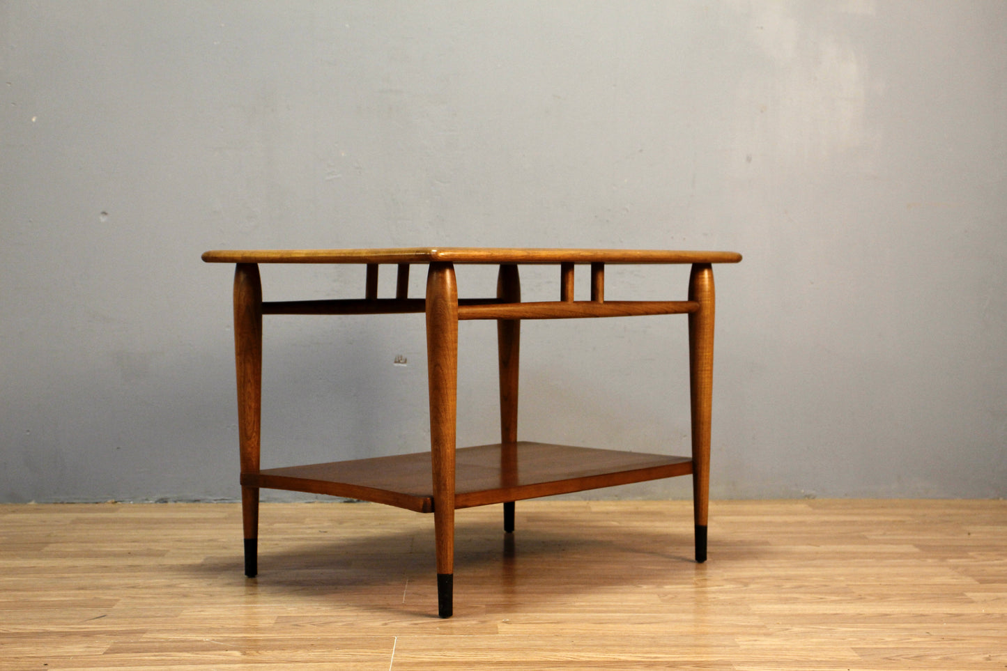 Lane Acclaim 2-Tier End Table - ONLINE ONLY