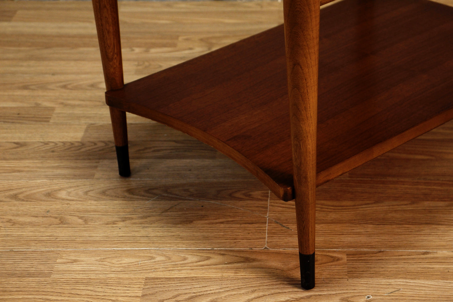 Lane Acclaim 2-Tier End Table - ONLINE ONLY
