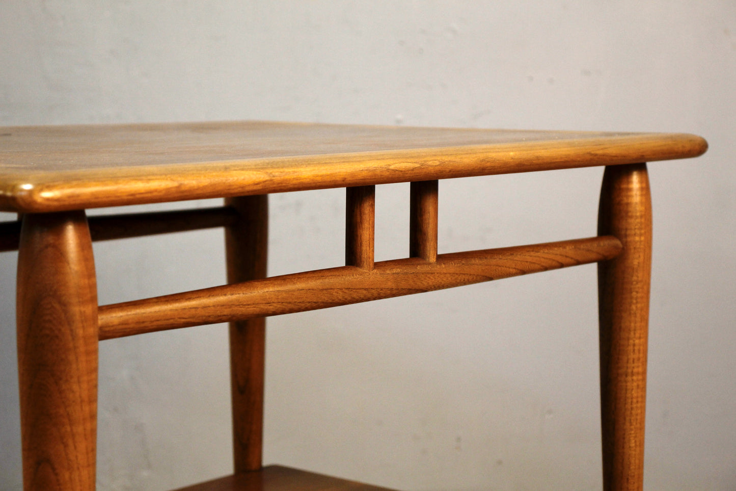 Lane Acclaim 2-Tier End Table - ONLINE ONLY