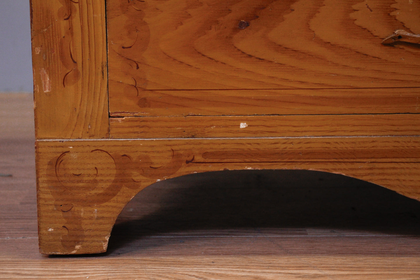 Victorian Pine 4-Drawer Vanity Dresser