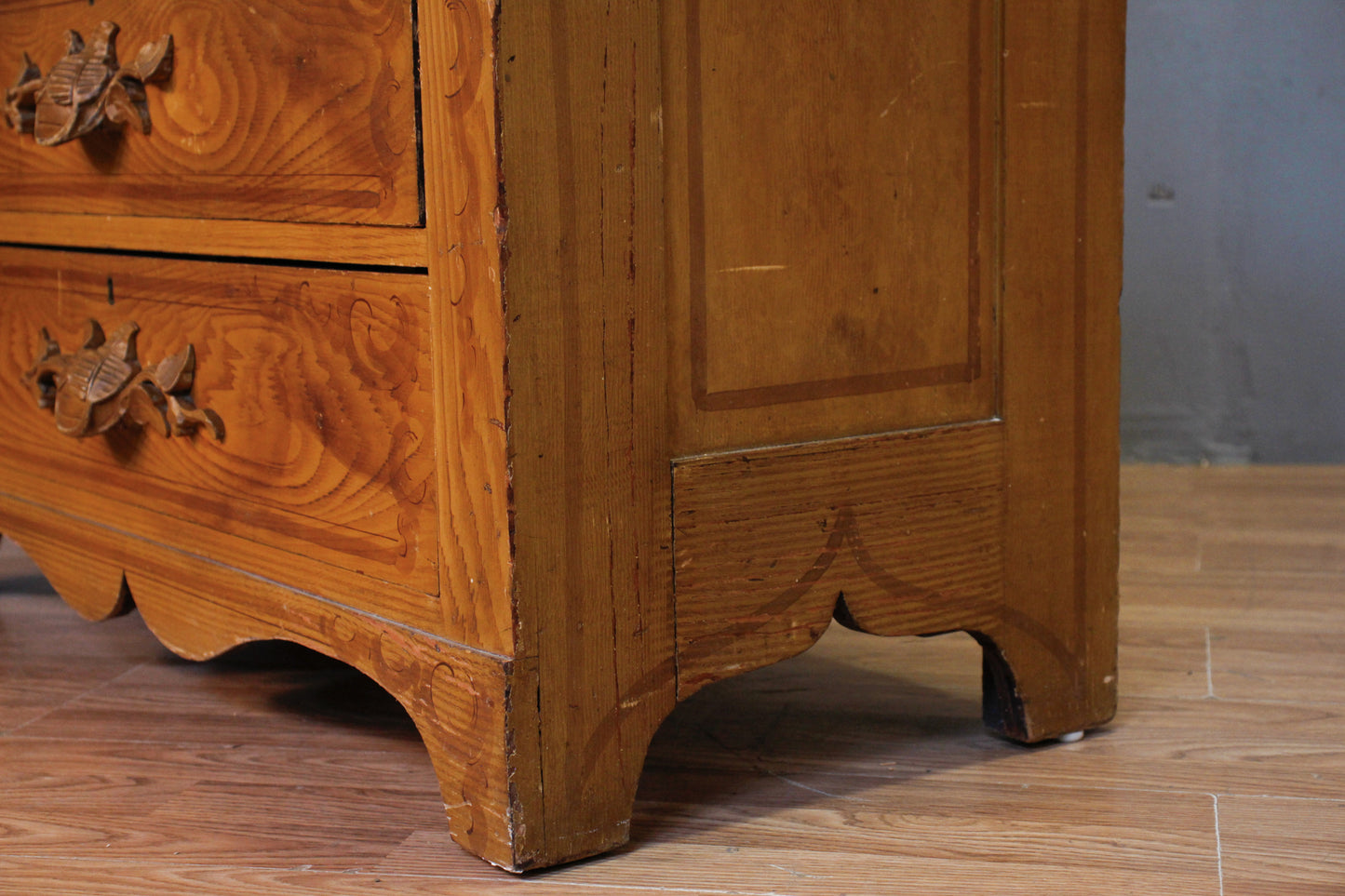 Victorian Pine 4-Drawer Vanity Dresser