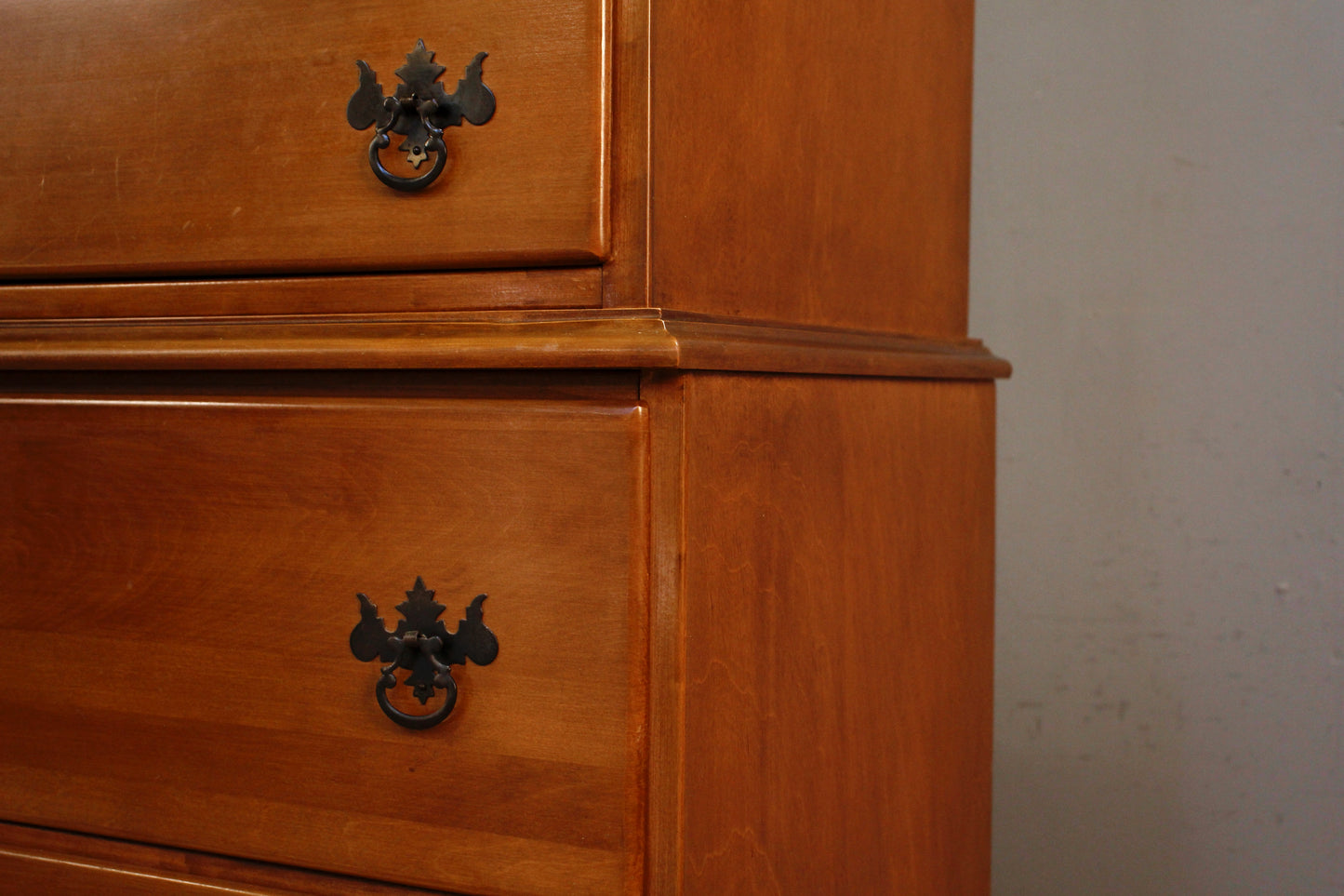 Country Maple 5-Drawer Dresser