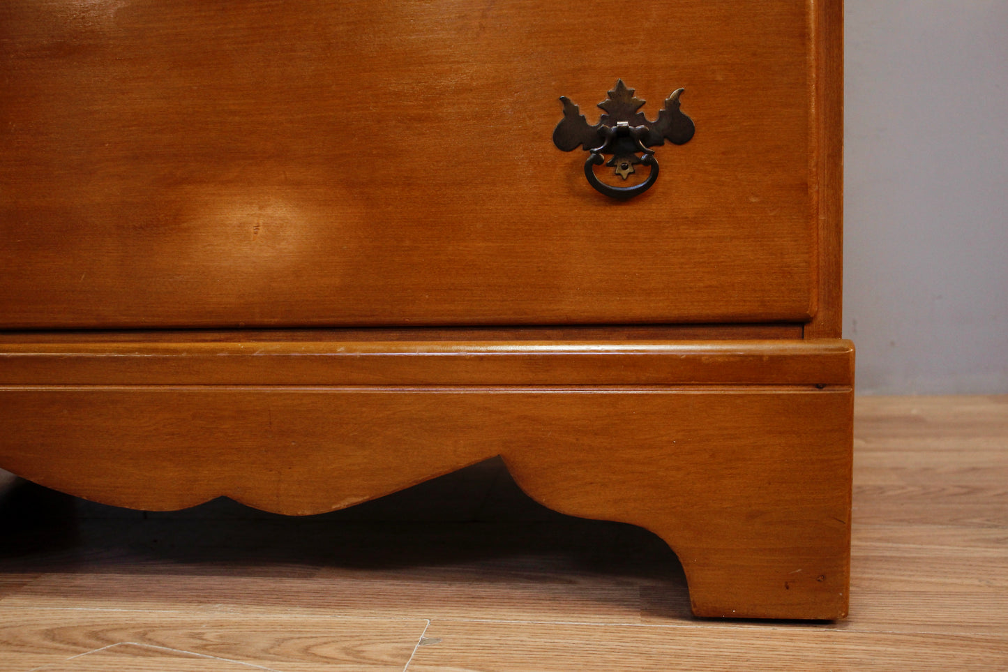 Country Maple 5-Drawer Dresser
