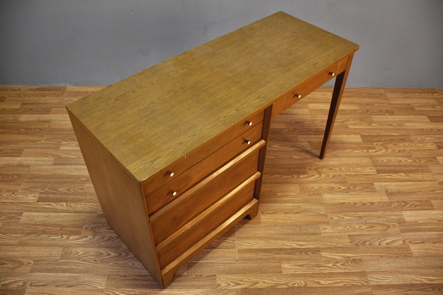 Baumritter Birch & Laminate 4-Drawer Desk