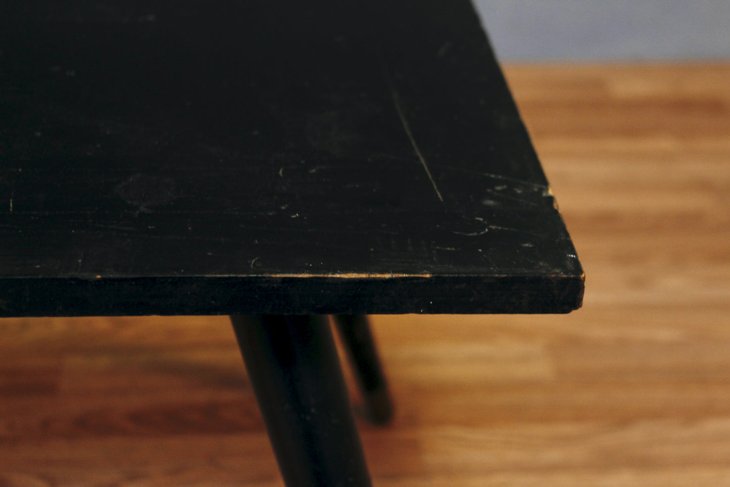 Compact Atomic Black Swivel-Top Coffee Table