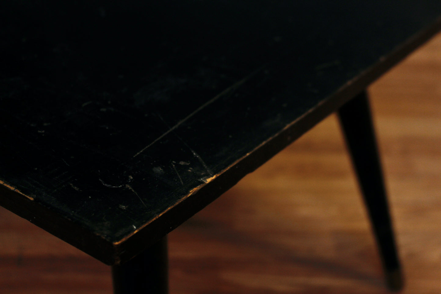 Compact Atomic Black Swivel-Top Coffee Table