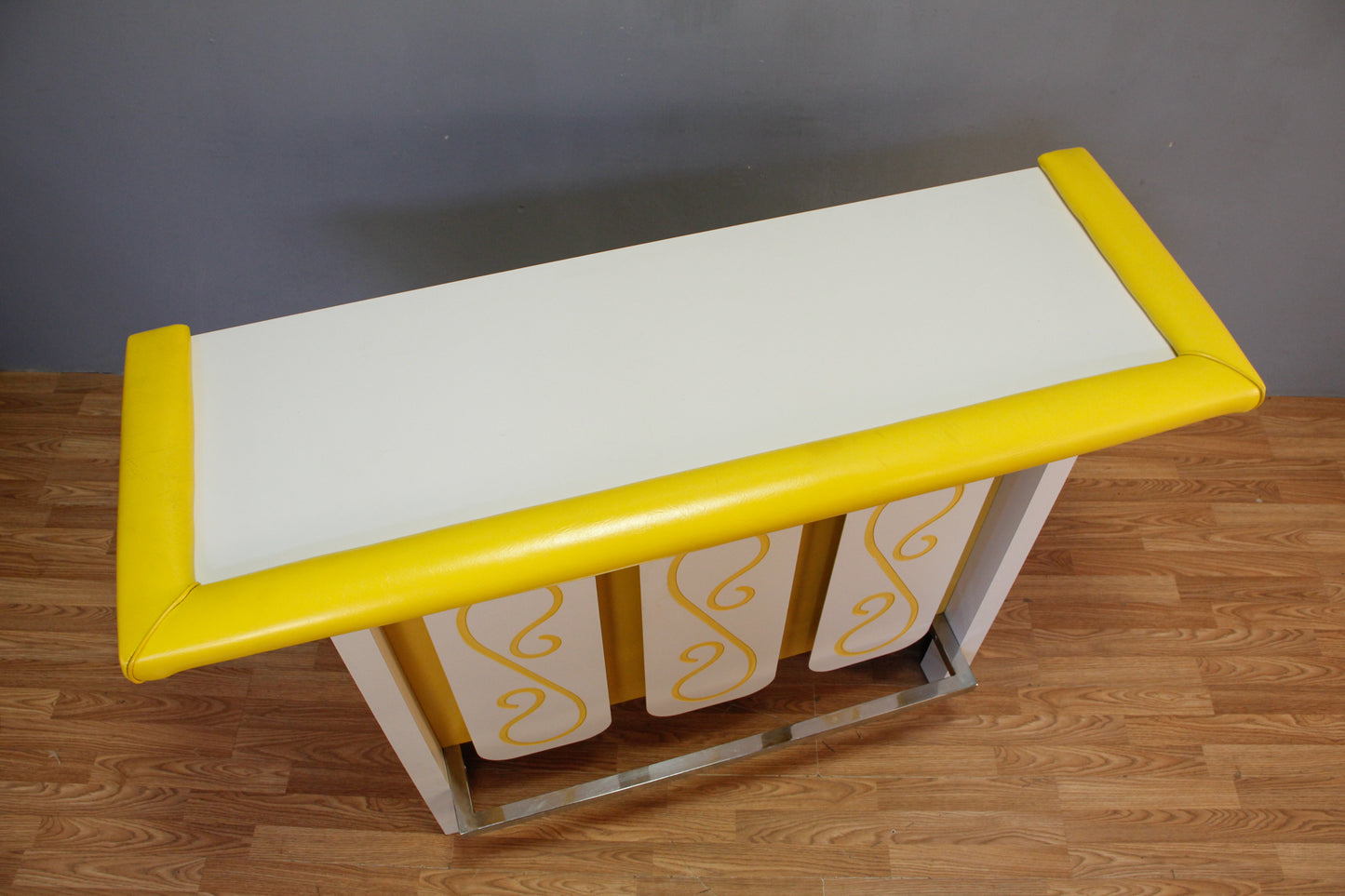 Mod Sunny Side Up Bar