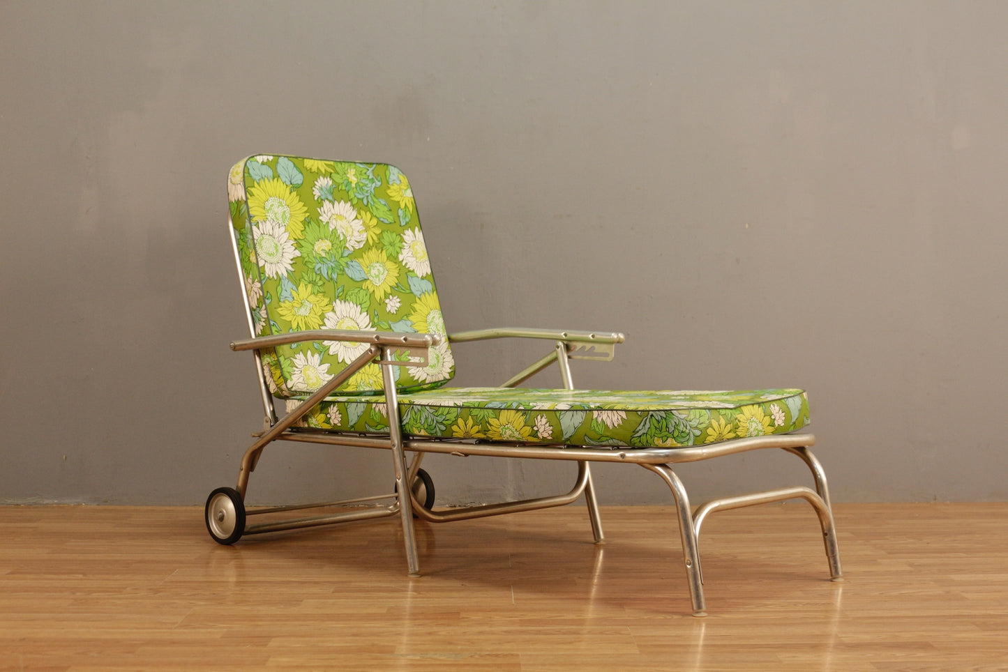 Retro Aluminum & Floral Vinyl Folding Lounge Chair