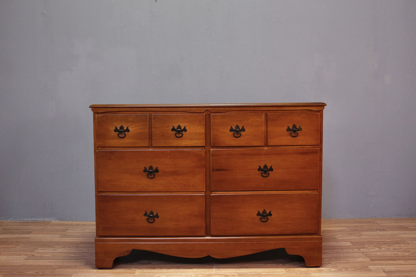 Country Maple 6-Drawer Dresser