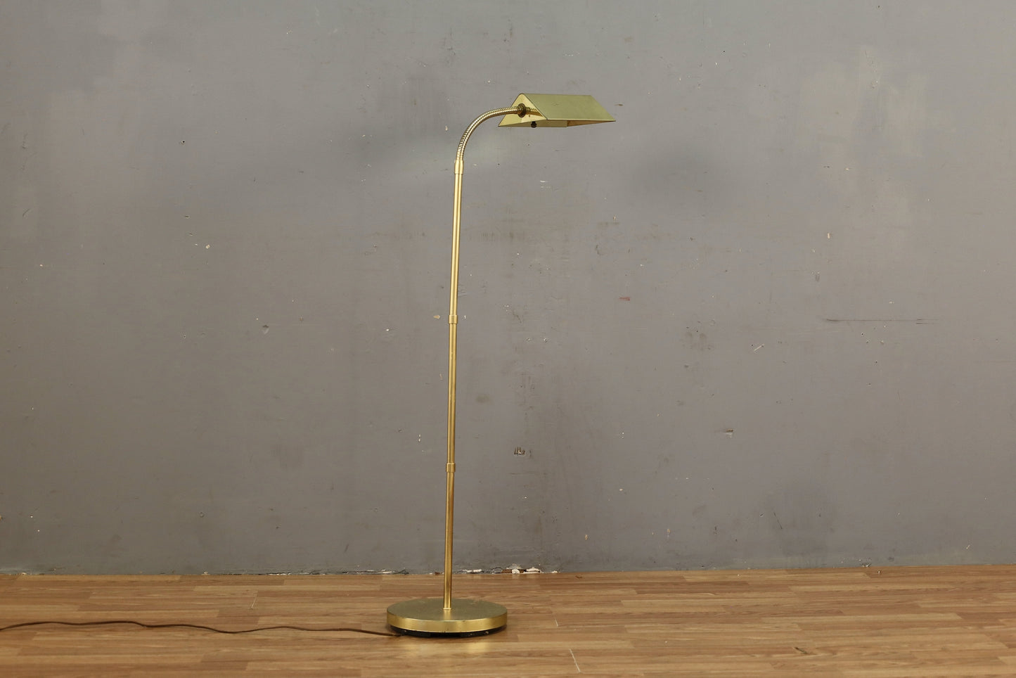 Simple Brass Gooseneck Reading Floor Lamp