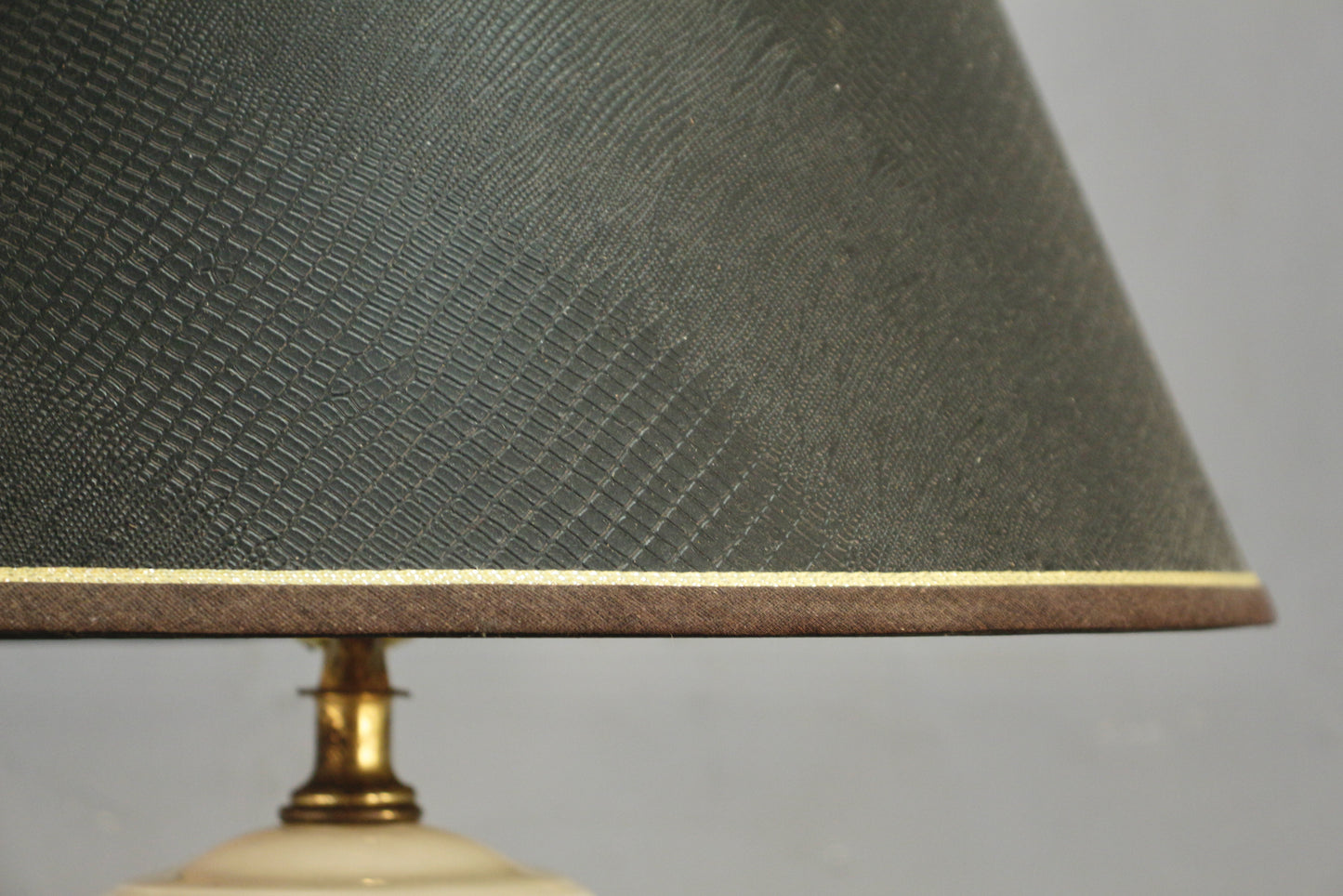 Mid Century White & Gold Floral Table Lamp