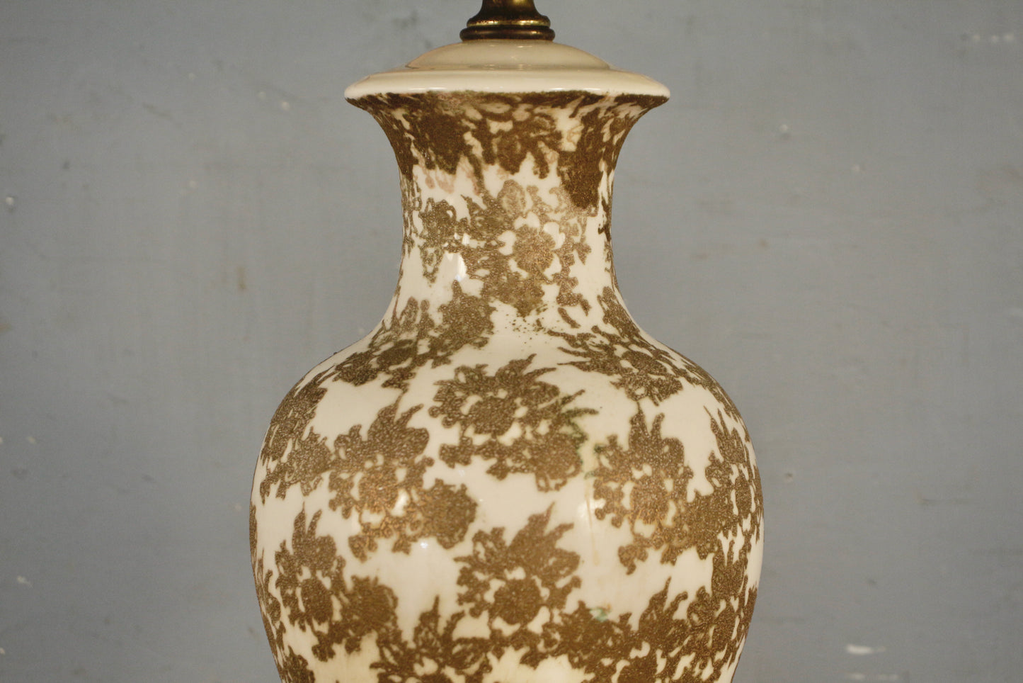 Mid Century White & Gold Floral Table Lamp