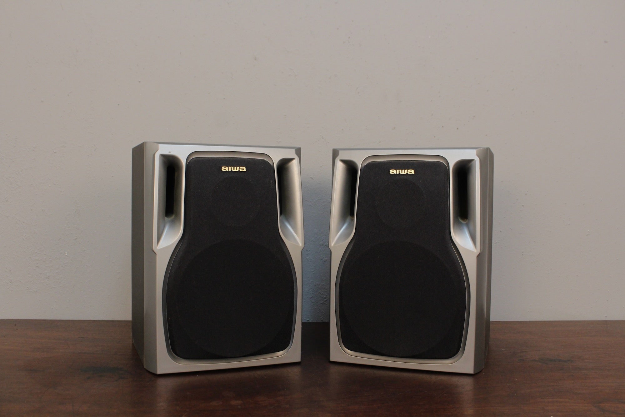 Pair of Aiwa Bookshelf Speakers – Furnish Green