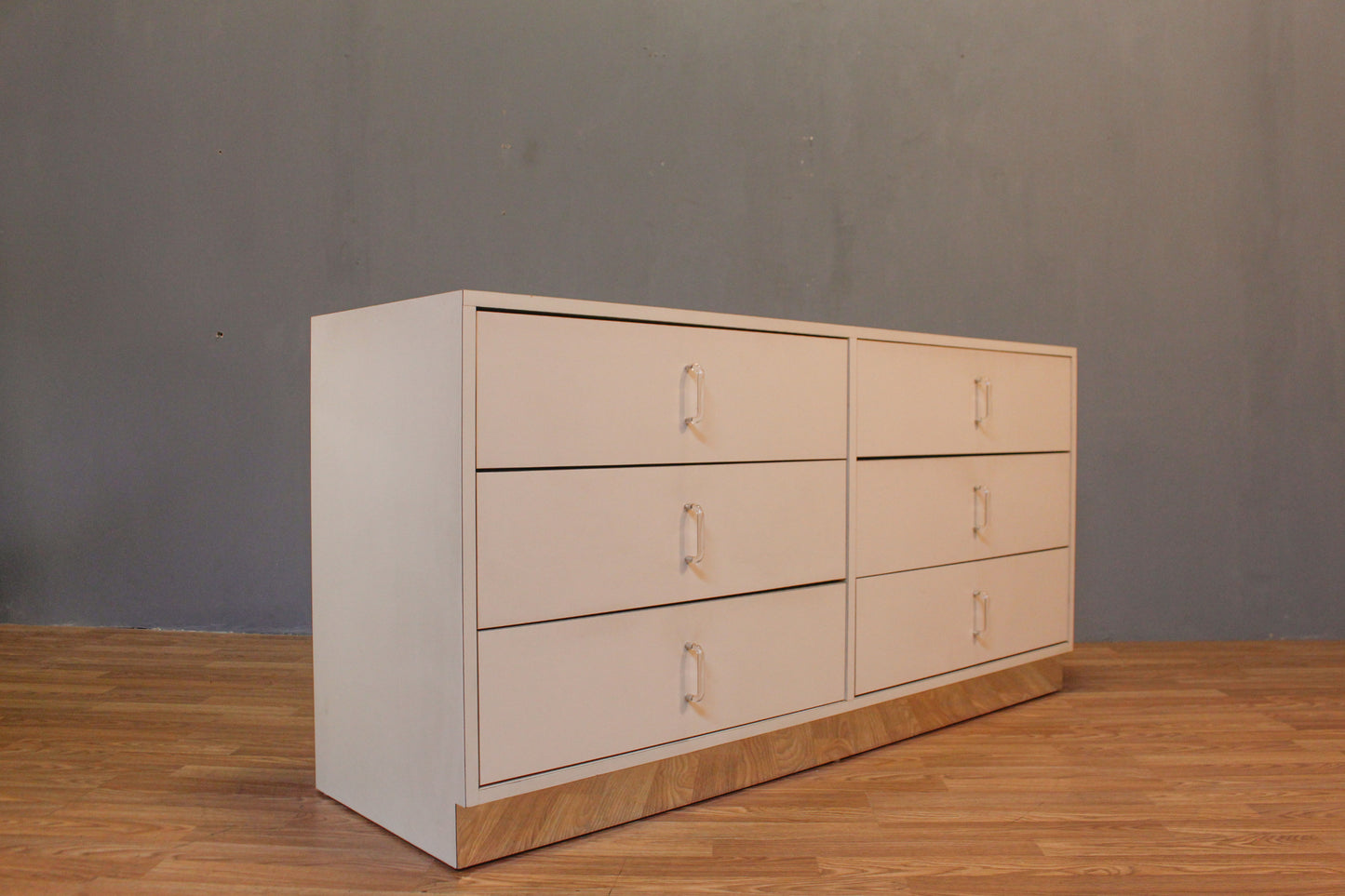 Mod White Laminate & Acrylic 6-Drawer Dresser