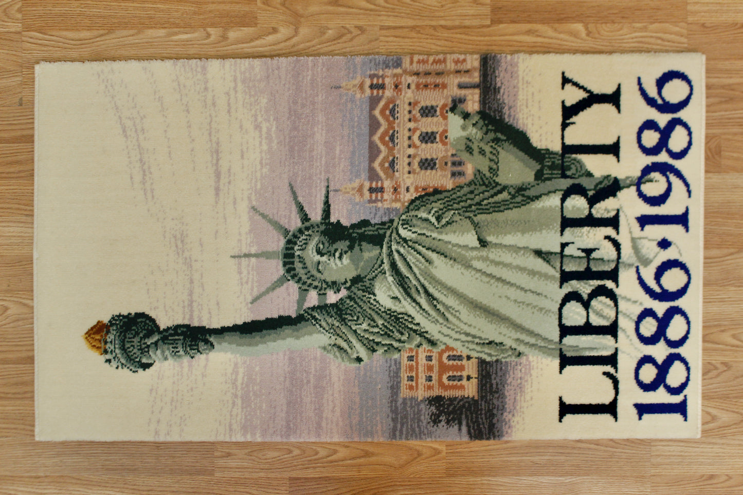 Small Statue of Liberty Centennial Rug