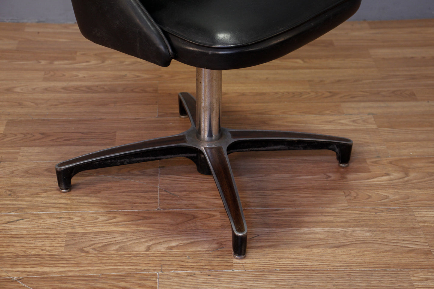 Chromcraft Black Vinyl Swivel Side Chair