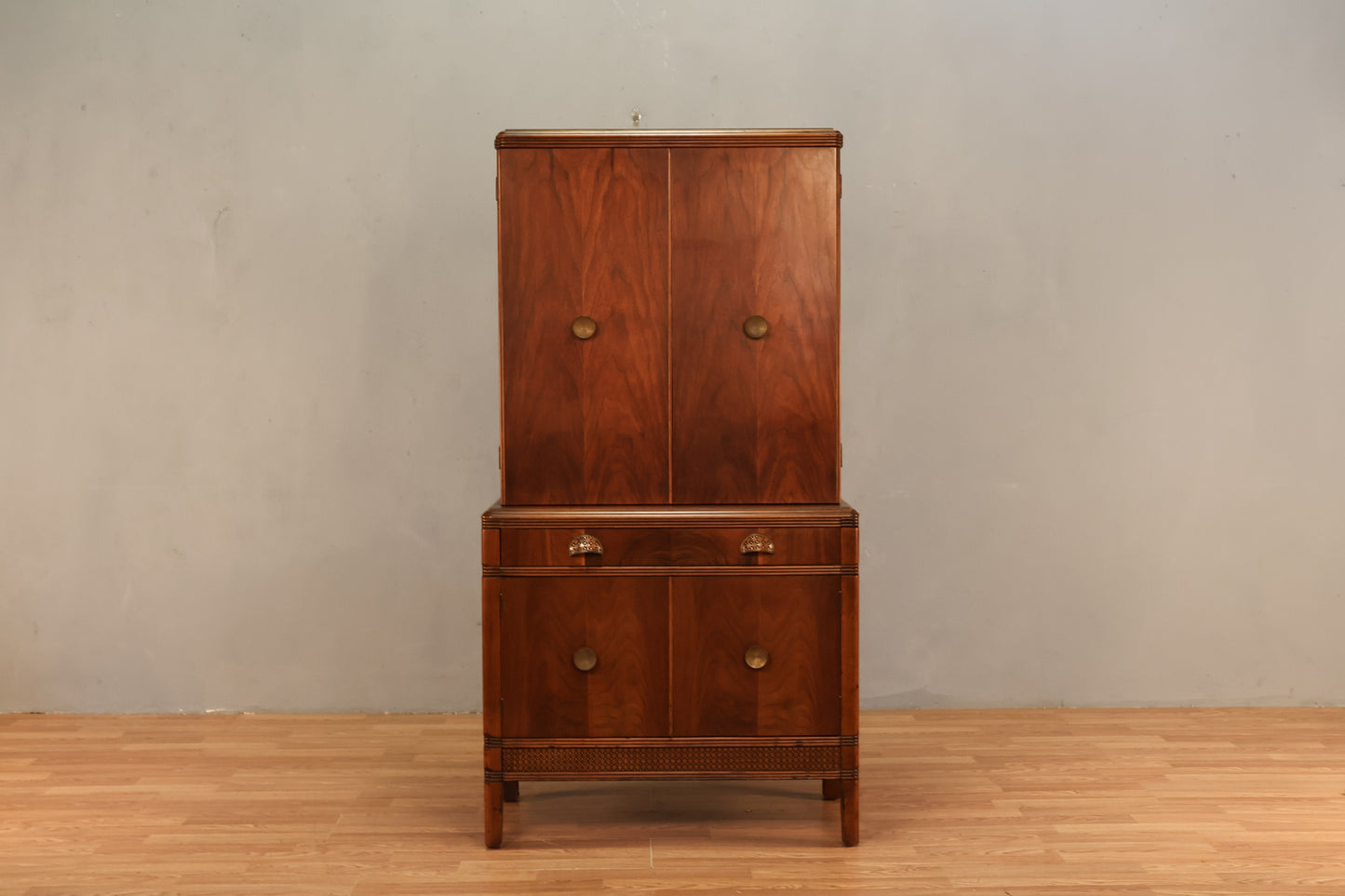 Castle Deco 4-Door Wall Unit