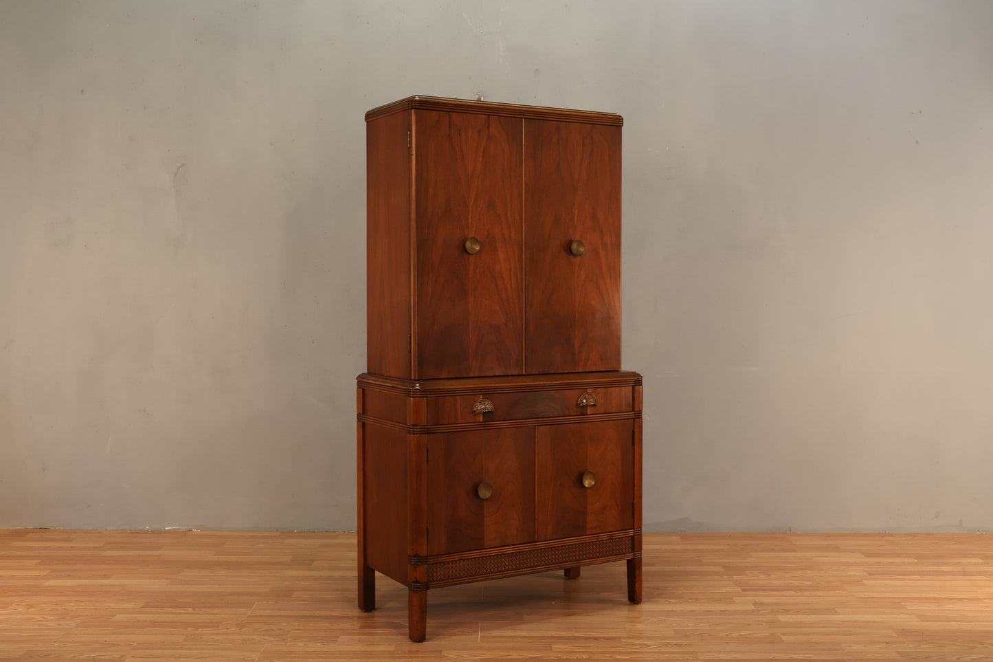Castle Deco 4-Door Wall Unit
