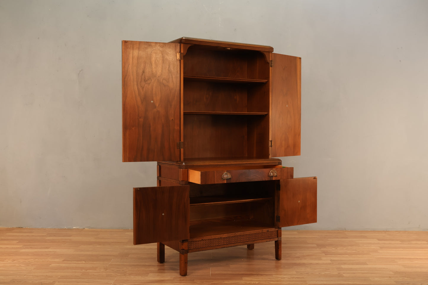 Castle Deco 4-Door Wall Unit