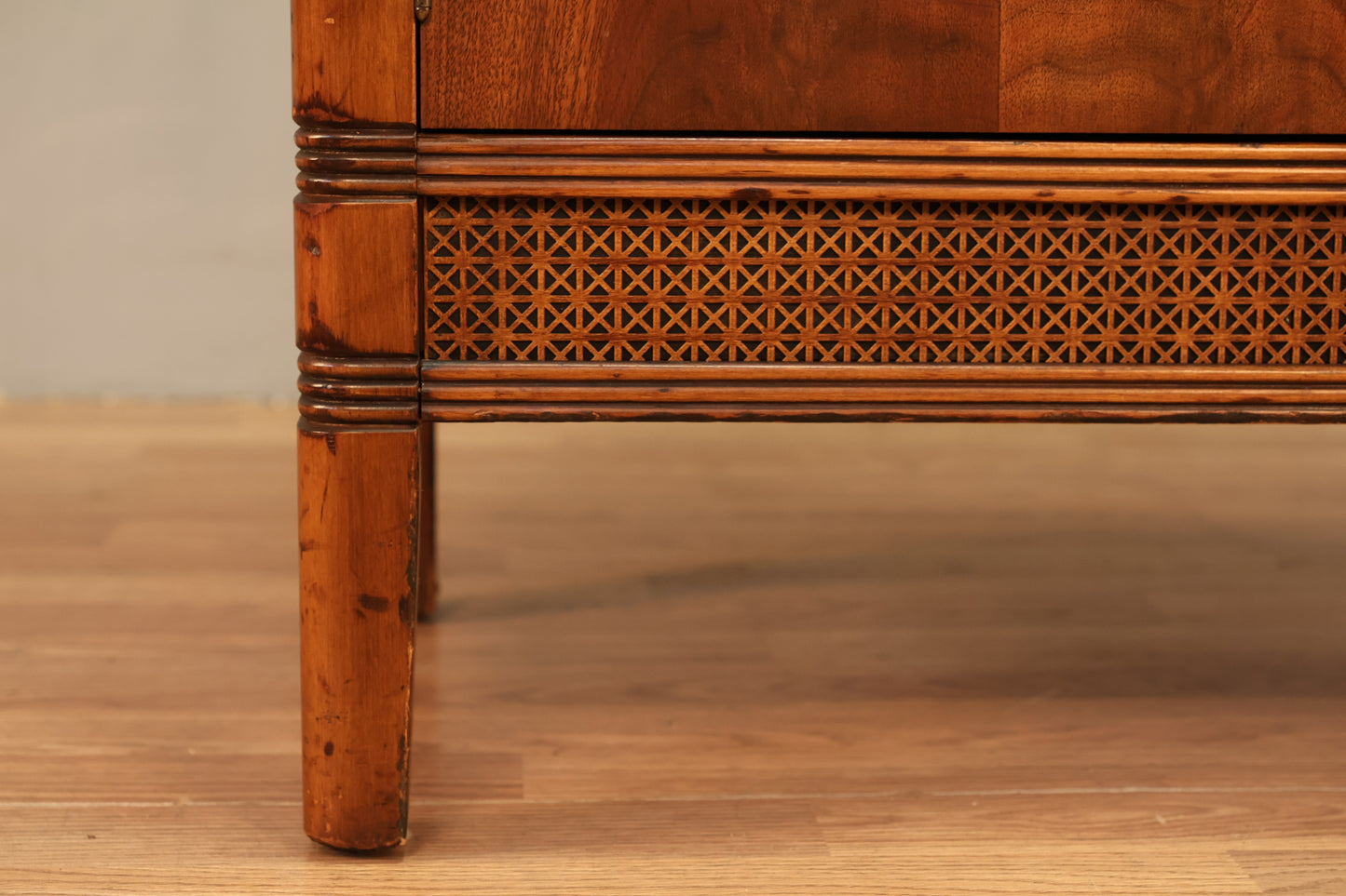 Castle Deco 4-Door Wall Unit