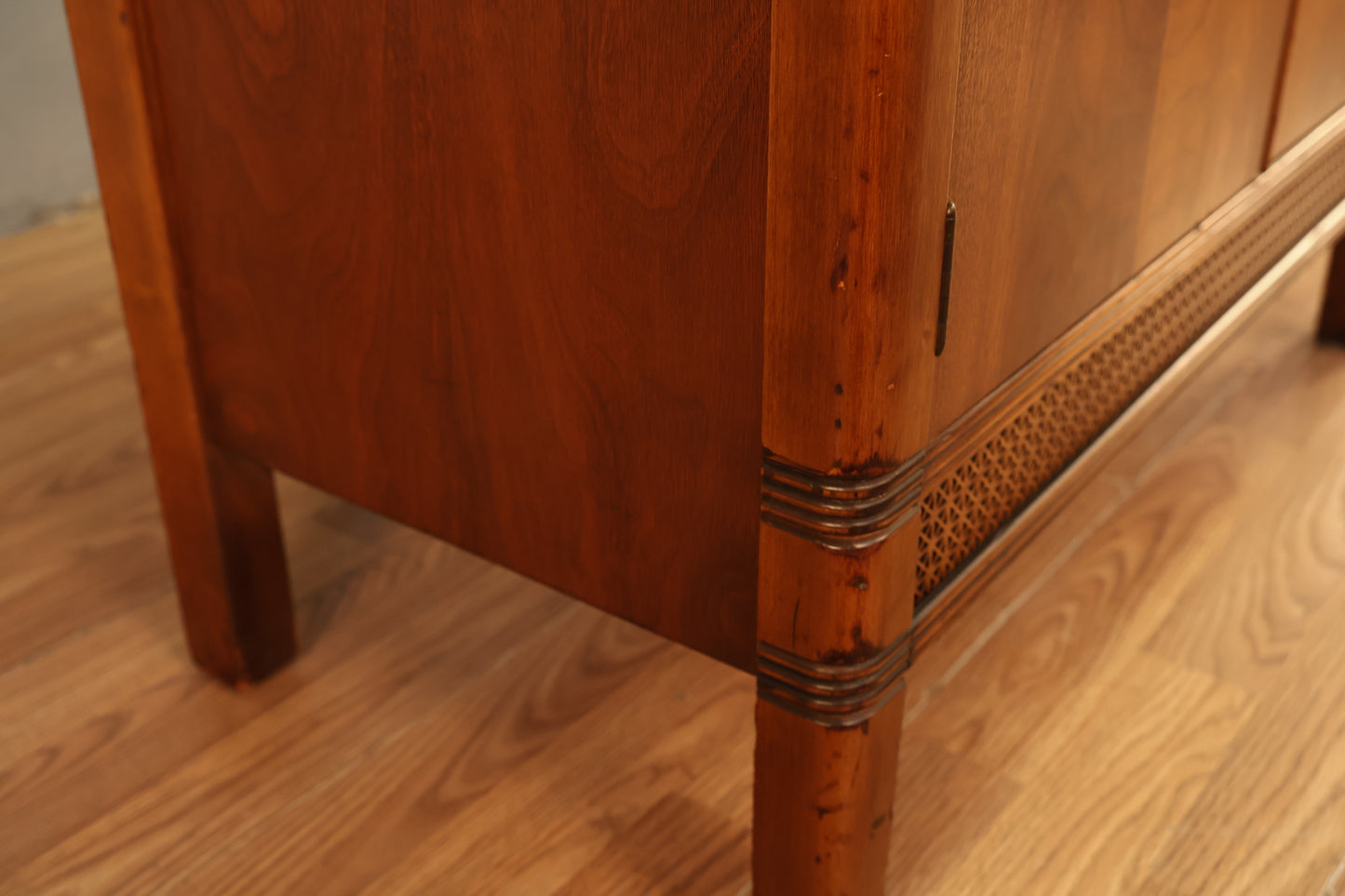 Castle Deco 4-Door Wall Unit