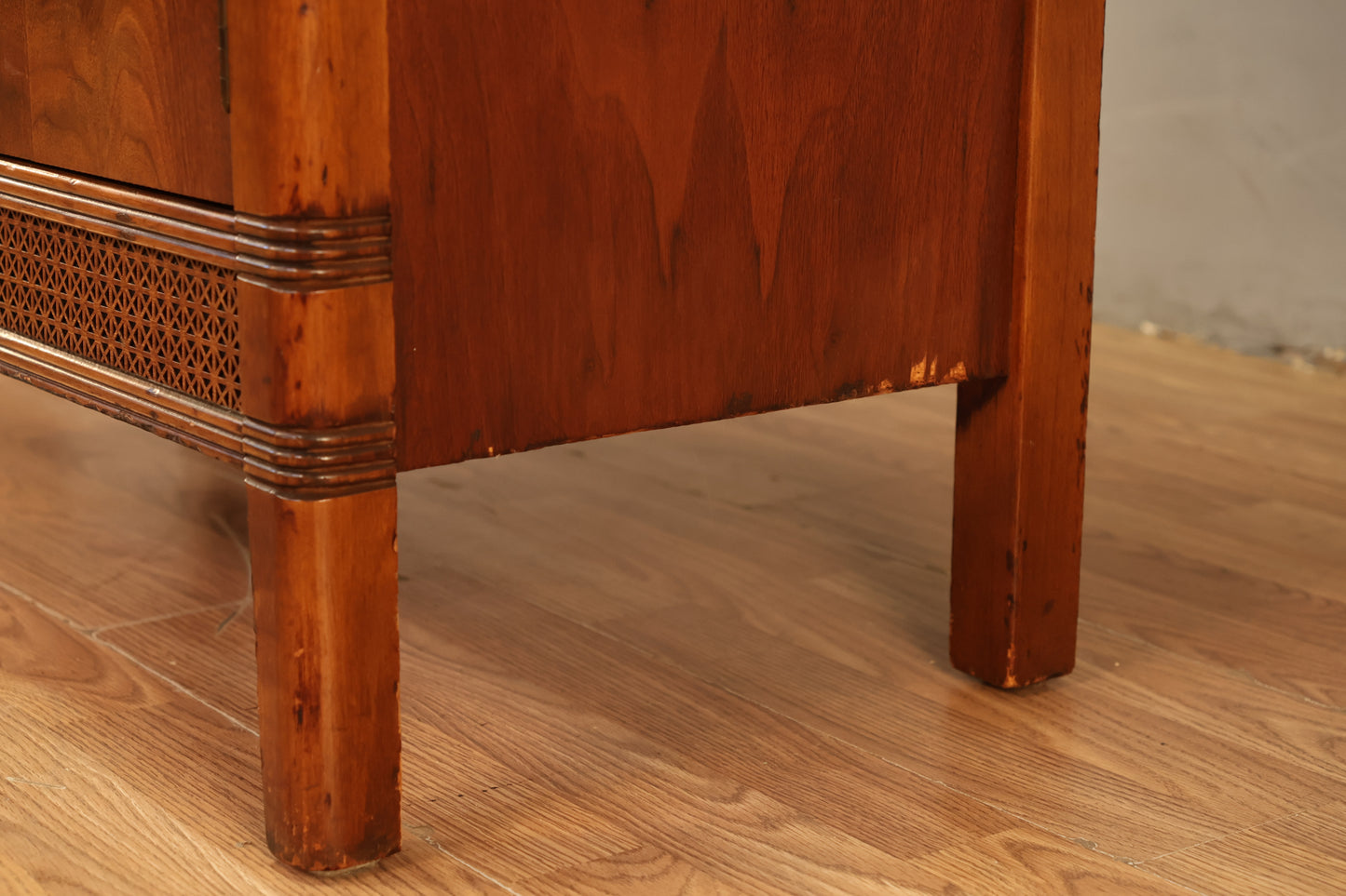 Castle Deco 4-Door Wall Unit