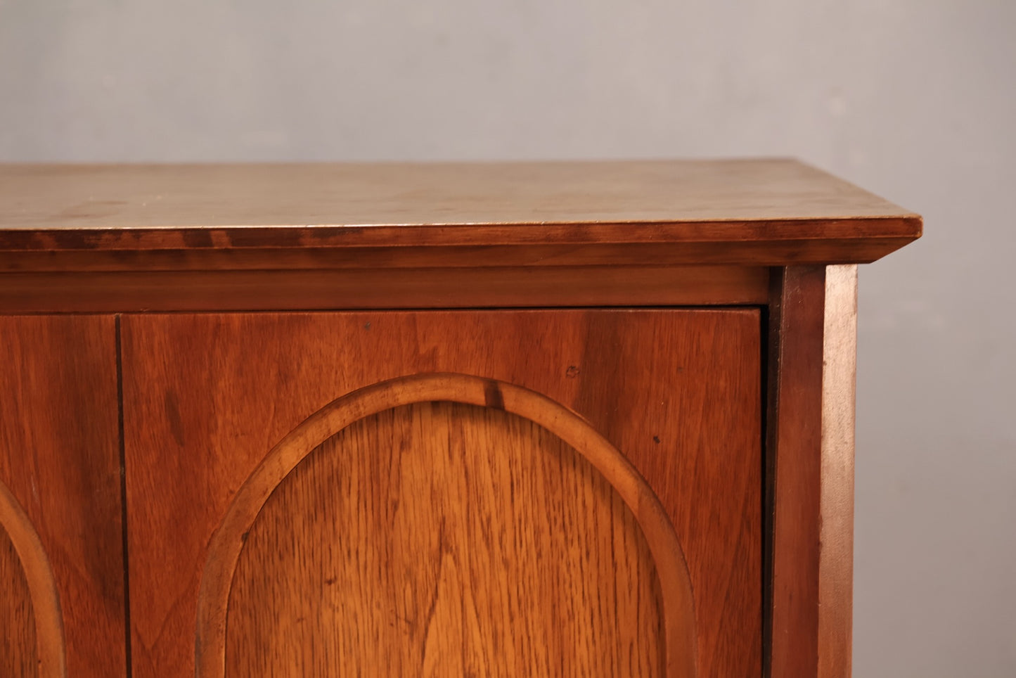 Mid Century Arched 9-Drawer Dresser