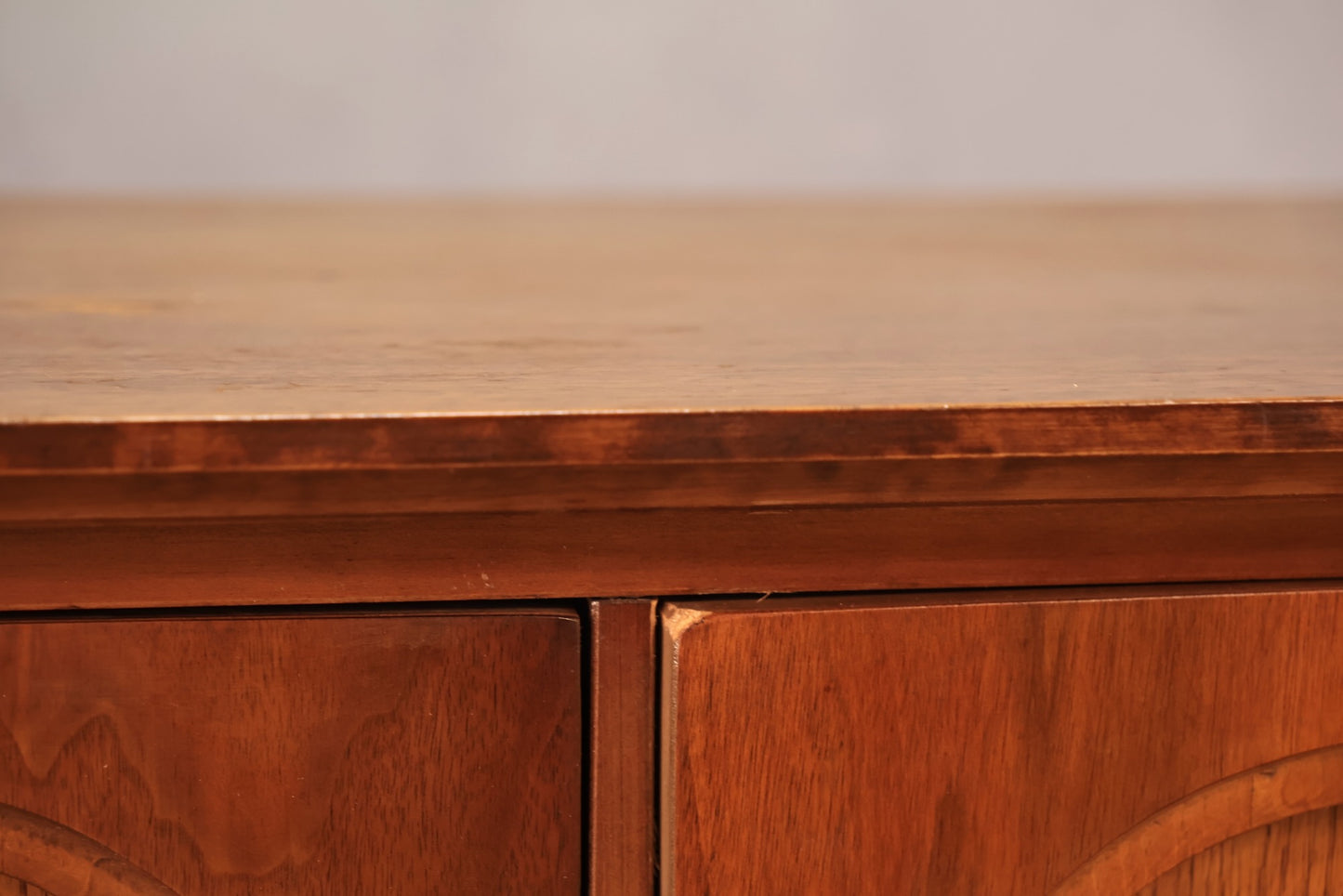 Mid Century Arched 9-Drawer Dresser