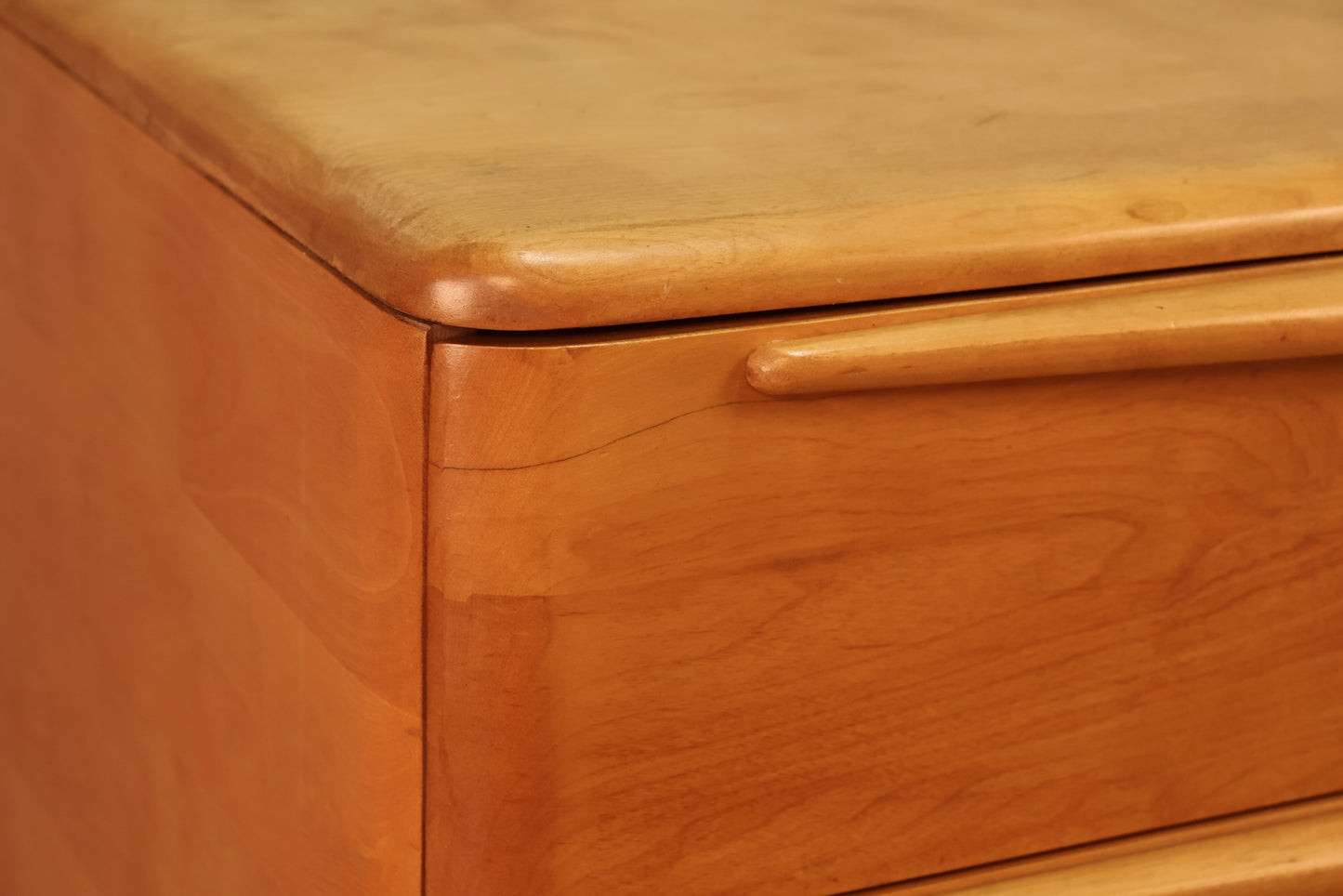 Heywood-Wakefield Maple 4-Drawer Dresser