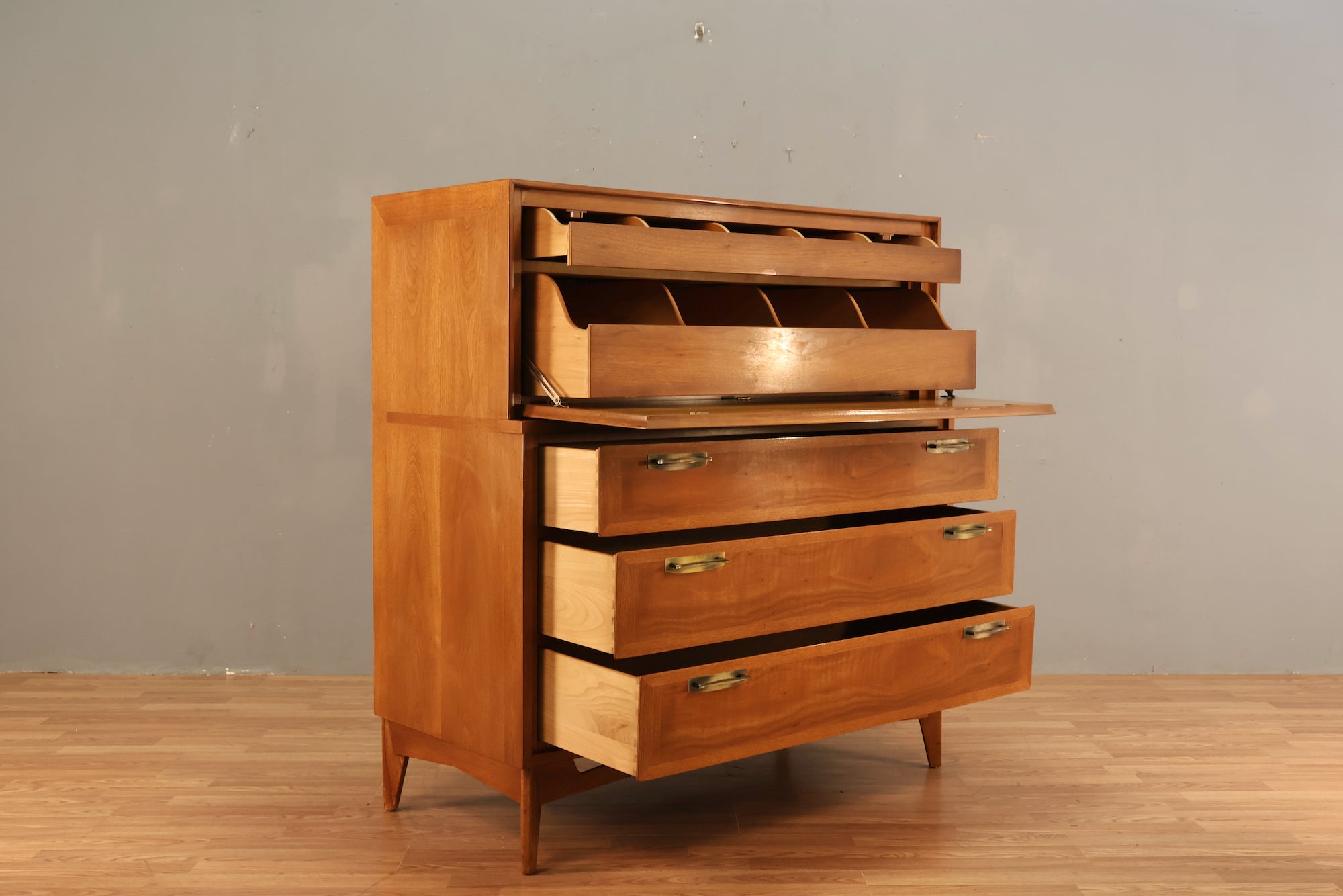 Red Lion Walnut 5-Drawer Bachelor's Chest - ONLINE ONLY – Furnish