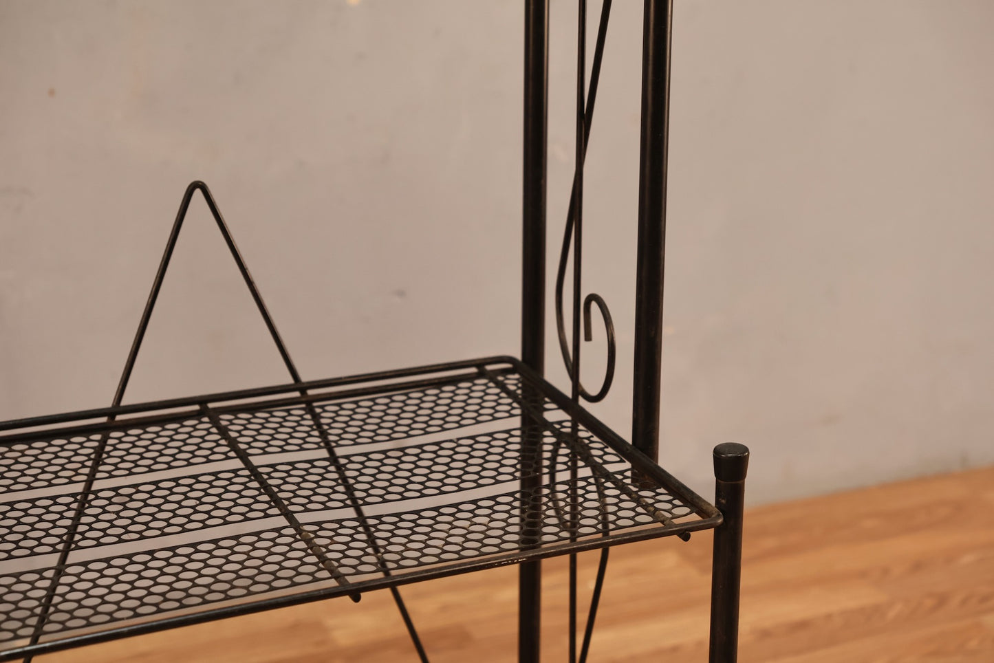 Curled Black Wire 4-Tier Shelf