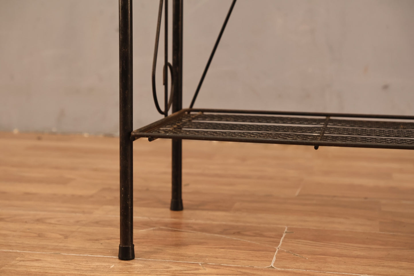 Curled Black Wire 4-Tier Shelf
