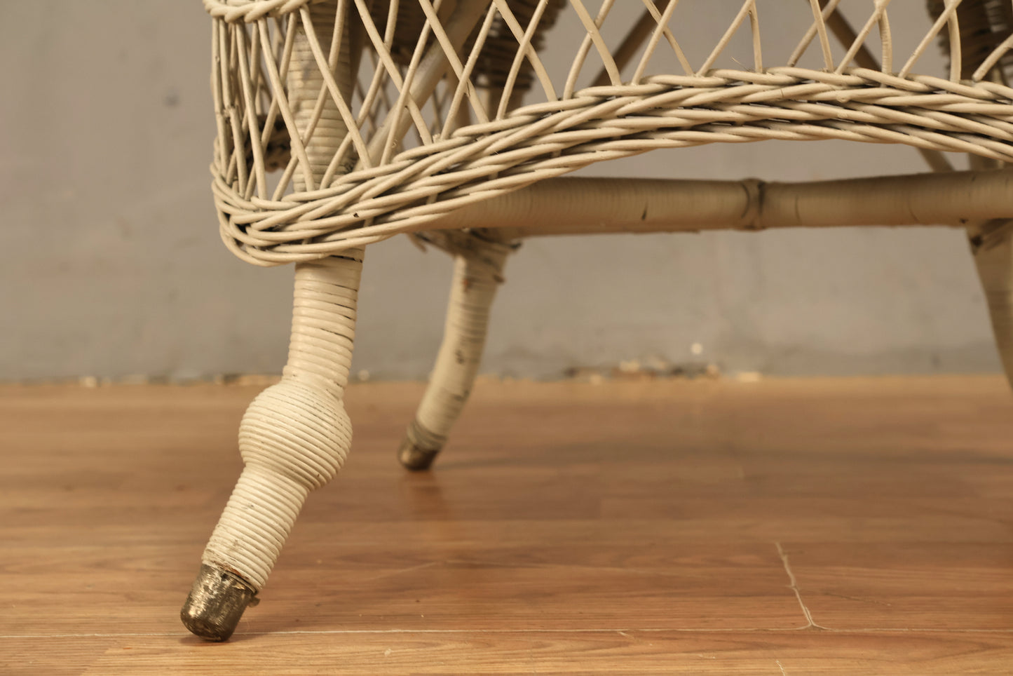 Gray Wicker & Green Leather Accent Chair
