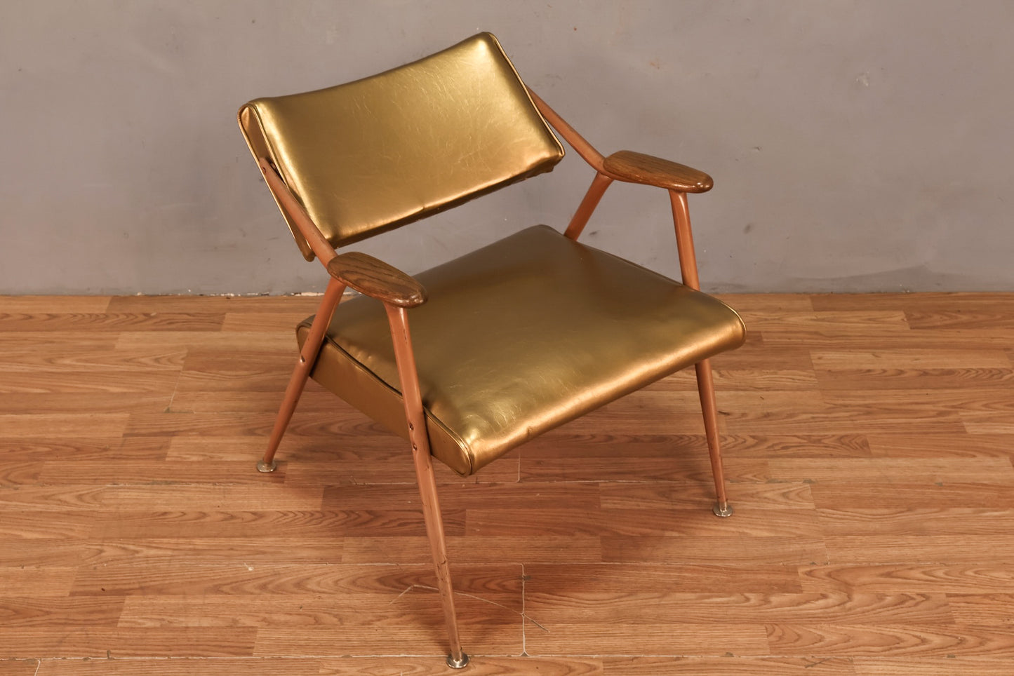 Viko Baumritter Atomic Gold Tilt-Back Armchair