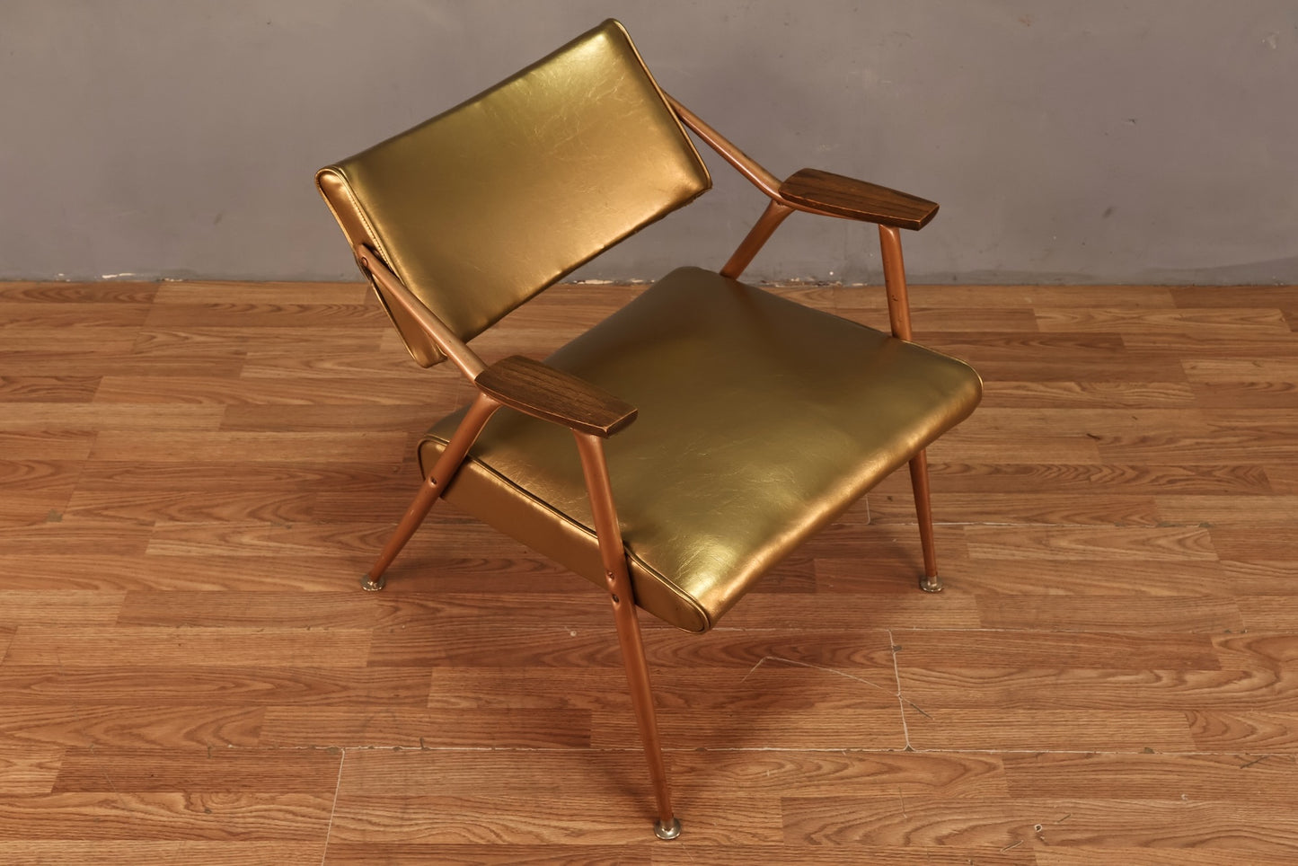 Viko Baumritter Atomic Gold Tilt-Back Armchair