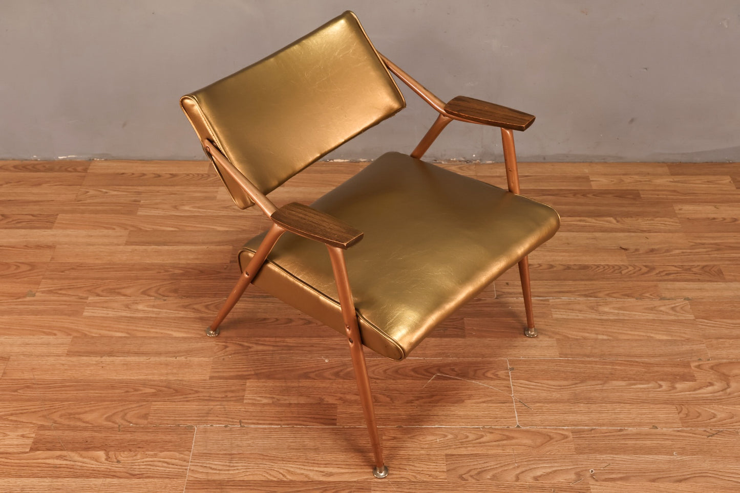Viko Baumritter Atomic Gold Tilt-Back Armchair