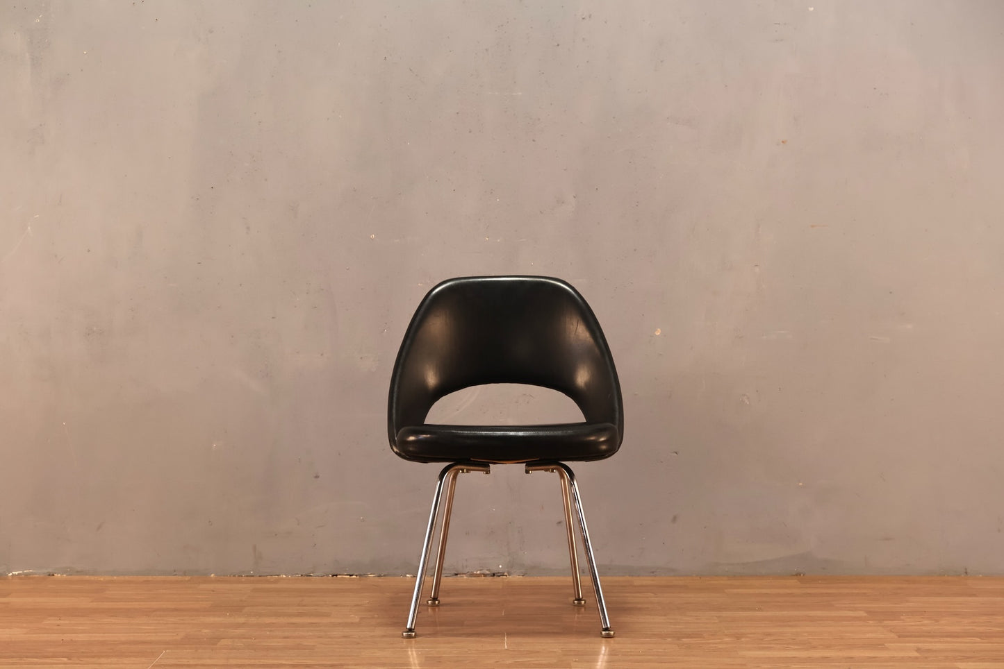 Eero Saarinen 1960s "Executive" Black Chair