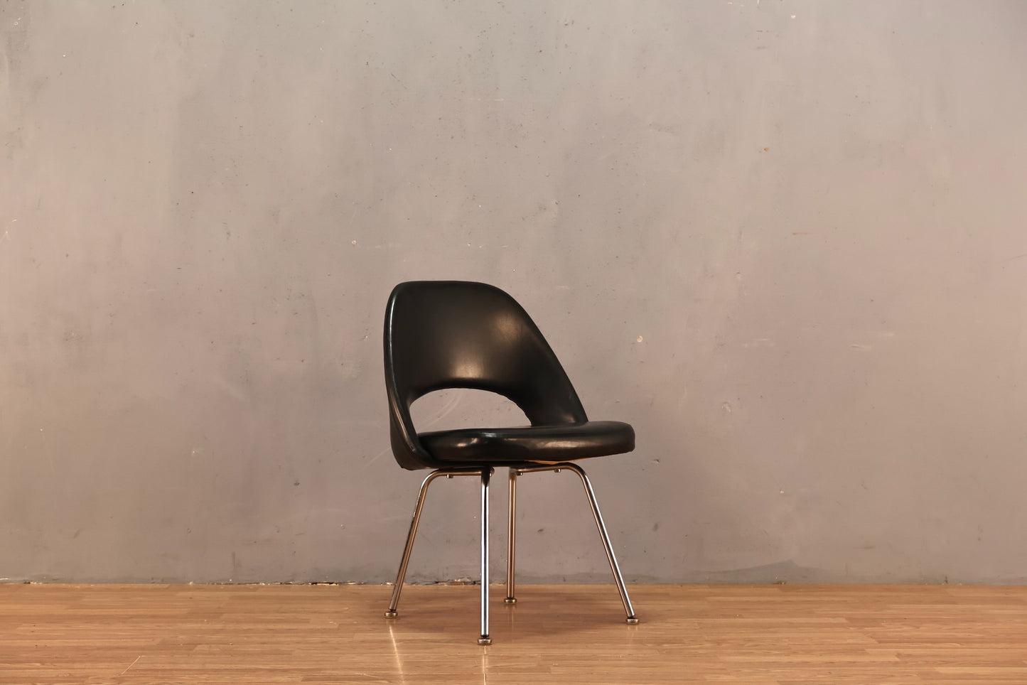 Eero Saarinen 1960s "Executive" Black Chair