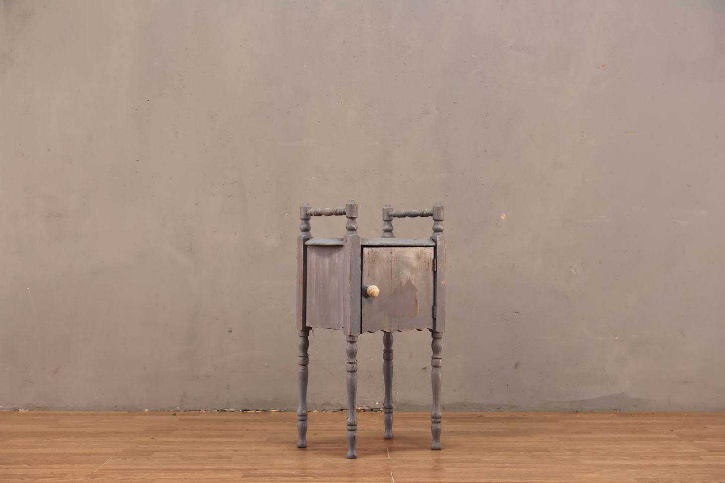 Petite Cornflower 1-Door Side Table