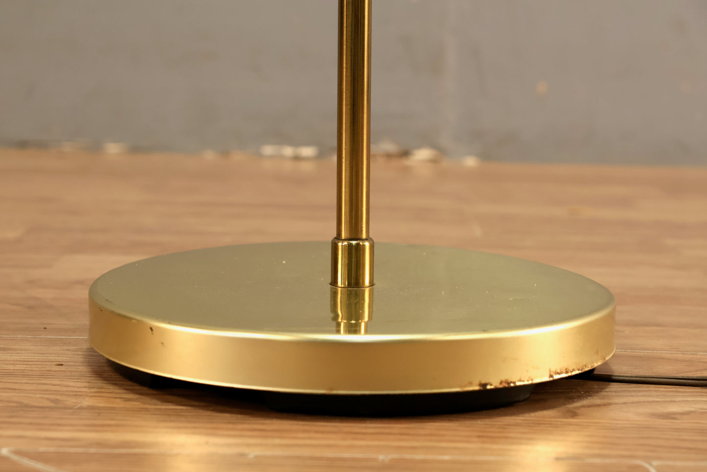 Brass Shell Reading Lamp