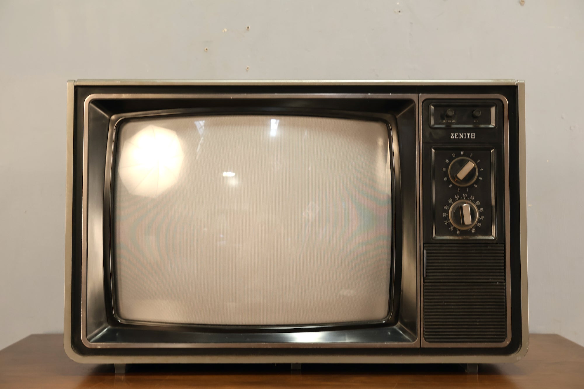 Large Zenith CRT Television - ONLINE ONLY – Furnish Green