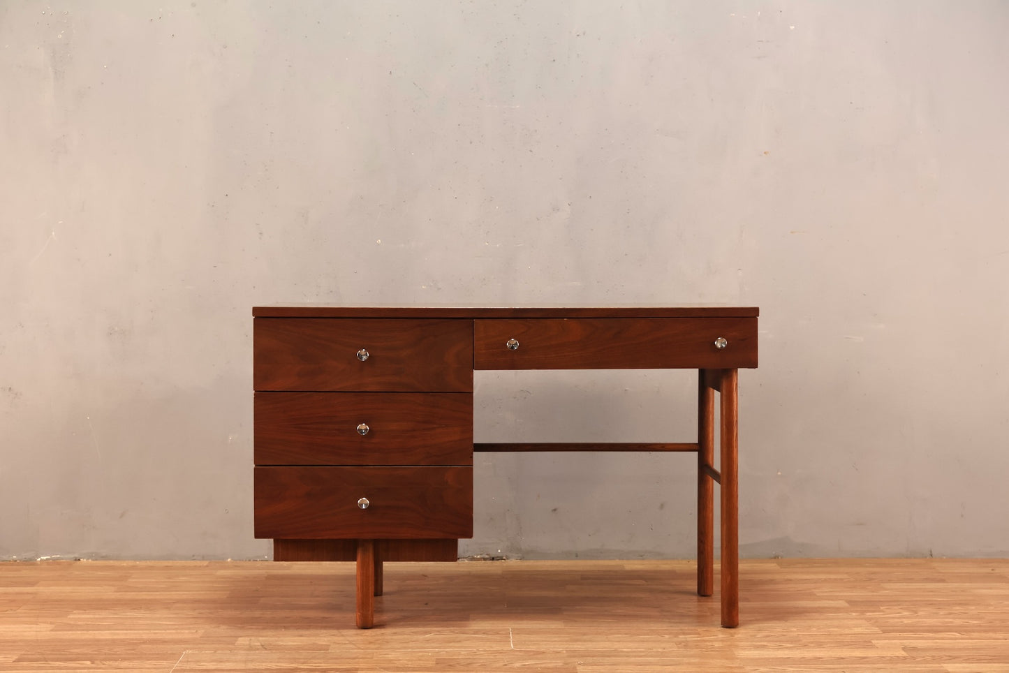 Metropolitan Walnut & Laminate 4-Drawer Desk