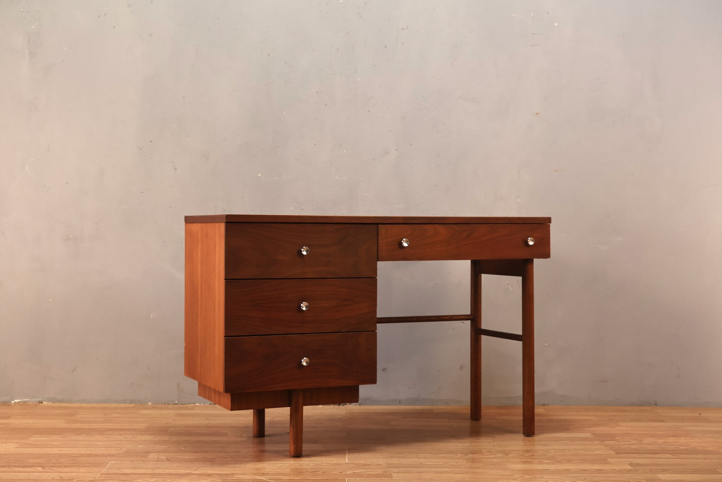 Metropolitan Walnut & Laminate 4-Drawer Desk